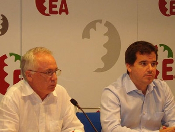 Joseba Azkarraga y Mikel Irujo